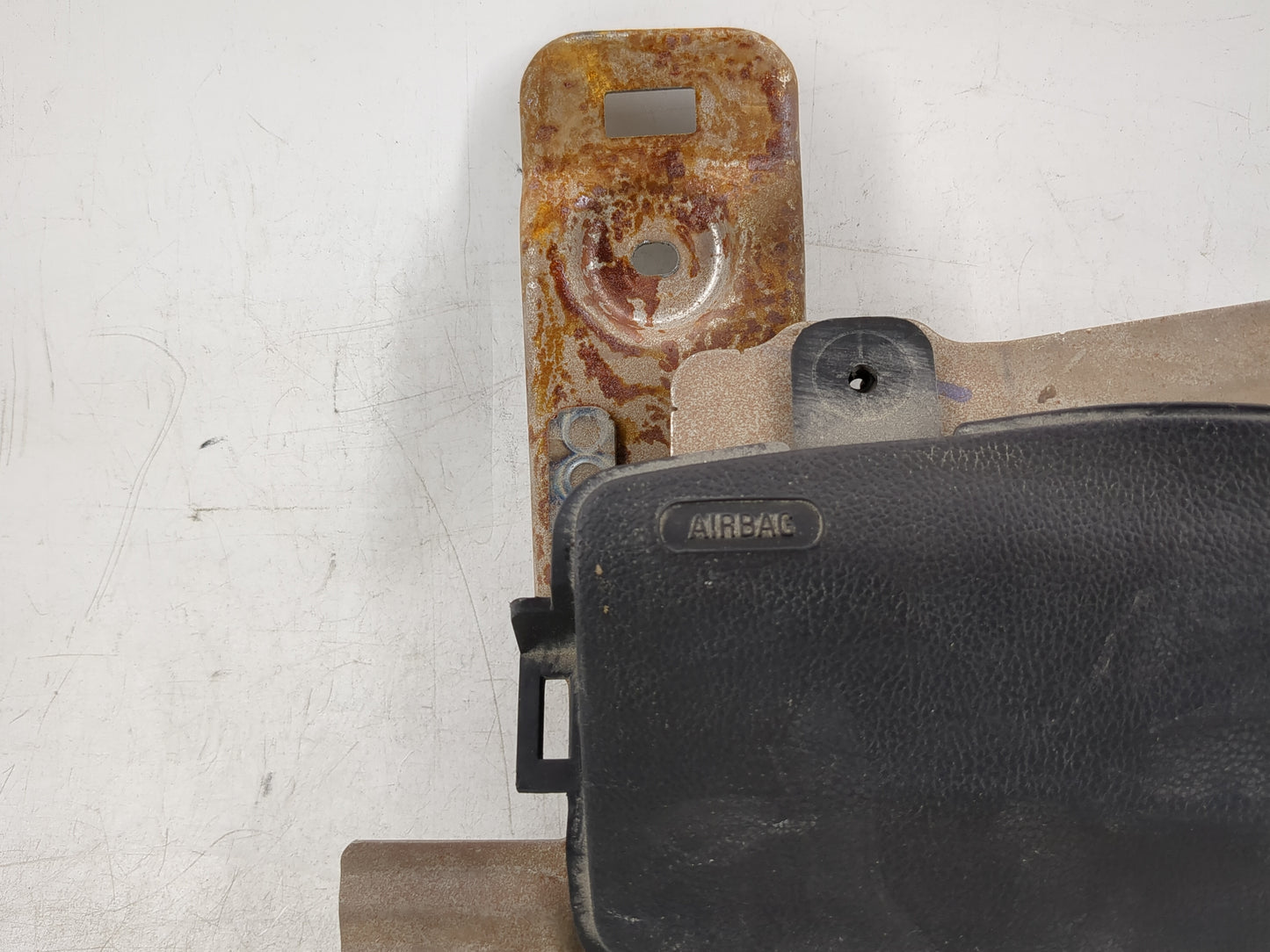 2012-2019 Chevrolet Sonic Air Bag Driver Left Knee OEM P/N:95174175 Fits Fits 2012 2013 2014 2015 2016 2017 2018 2019 OEM Us