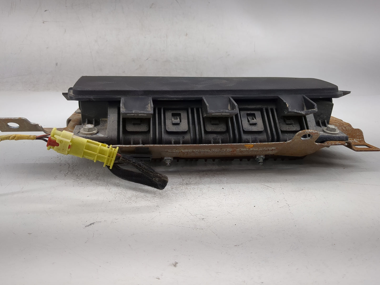 2012-2019 Chevrolet Sonic Air Bag Driver Left Knee OEM P/N:95174175 Fits Fits 2012 2013 2014 2015 2016 2017 2018 2019 OEM Us