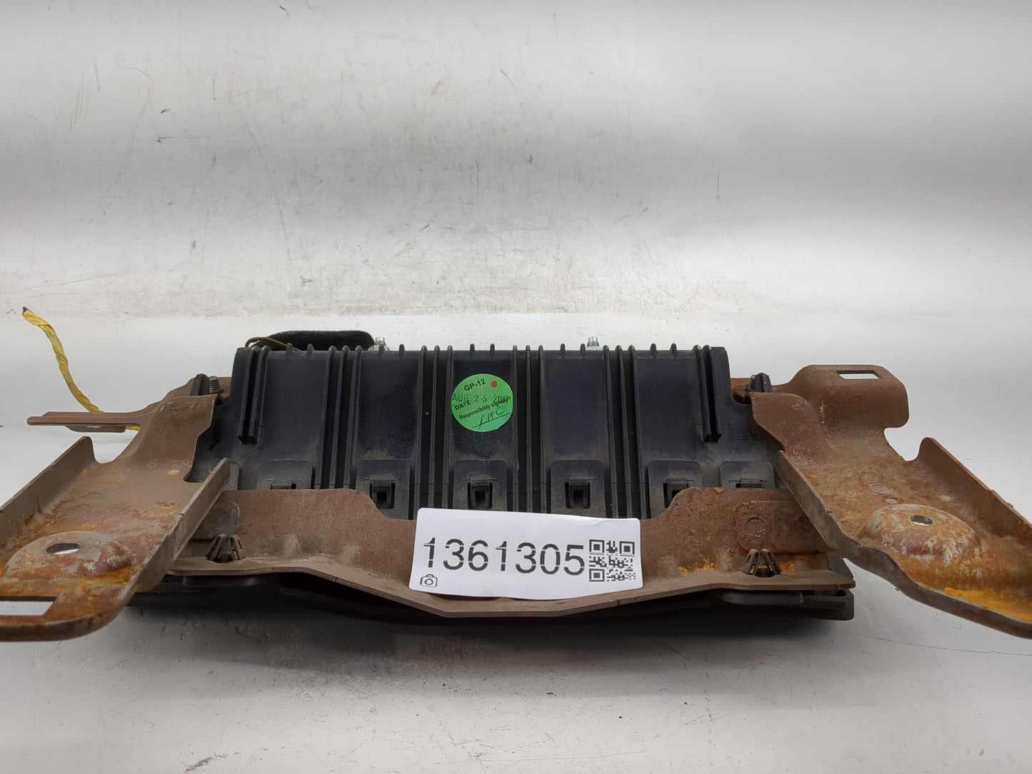 2012-2019 Chevrolet Sonic Air Bag Driver Left Knee OEM P/N:95174175 Fits Fits 2012 2013 2014 2015 2016 2017 2018 2019 OEM Us