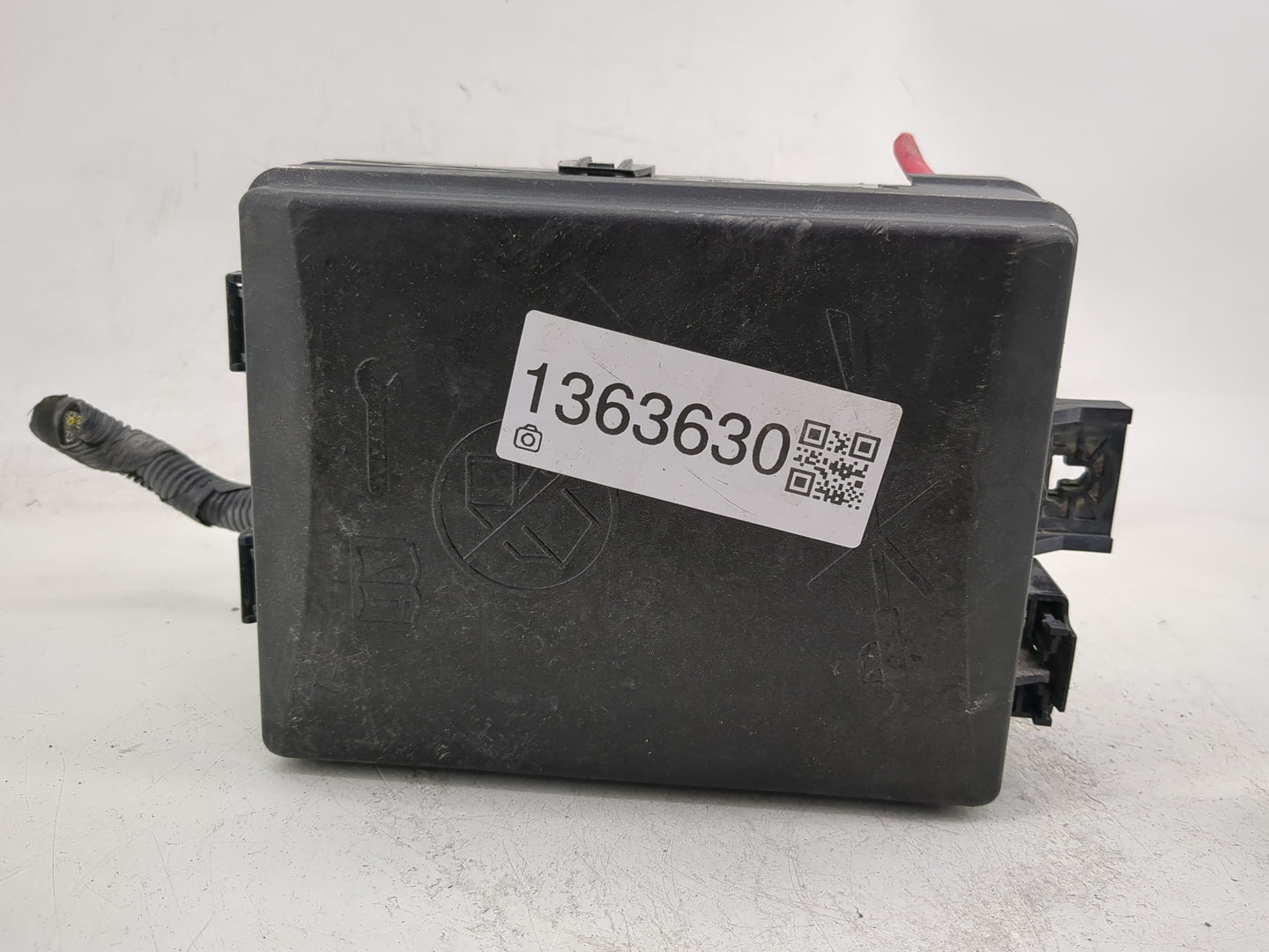 2012-2013 Chevrolet Sonic Fusebox Fuse Box Panel Relay Module P/N:95462804 Fits Fits 2012 2013 OEM Used Auto Parts - Oemused