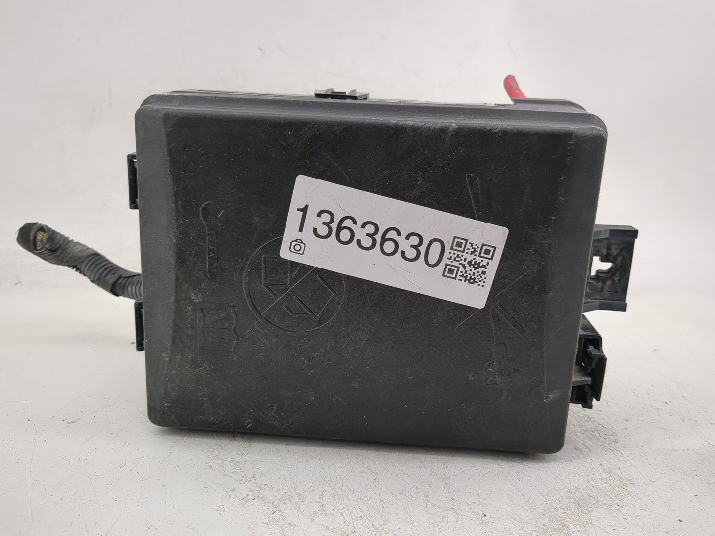 2012-2013 Chevrolet Sonic Fusebox Fuse Box Panel Relay Module P/N:95462804 Fits Fits 2012 2013 OEM Used Auto Parts - Oemused
