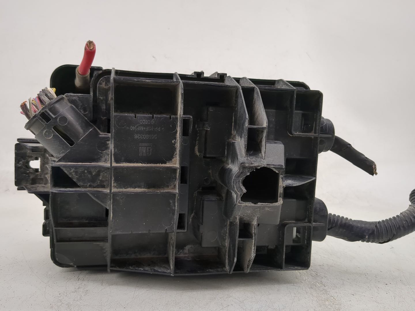 2012-2013 Chevrolet Sonic Fusebox Fuse Box Panel Relay Module P/N:95462804 Fits Fits 2012 2013 OEM Used Auto Parts - Oemused