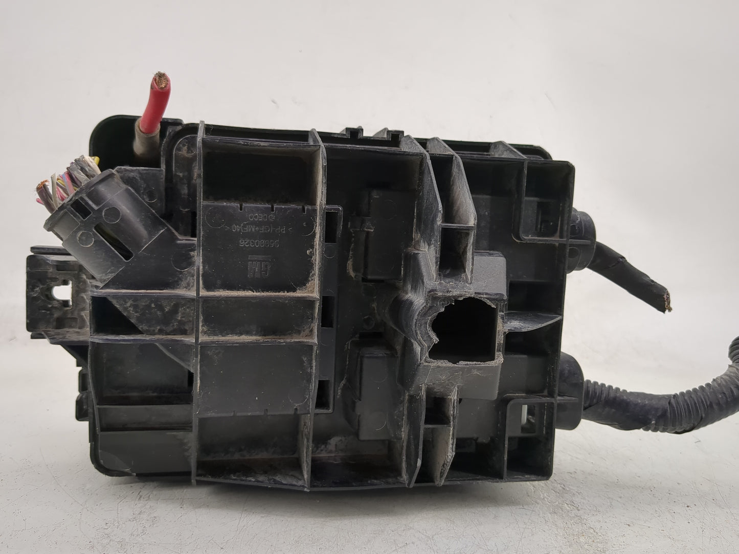 2012-2013 Chevrolet Sonic Fusebox Fuse Box Panel Relay Module P/N:95462804 Fits Fits 2012 2013 OEM Used Auto Parts - Oemused