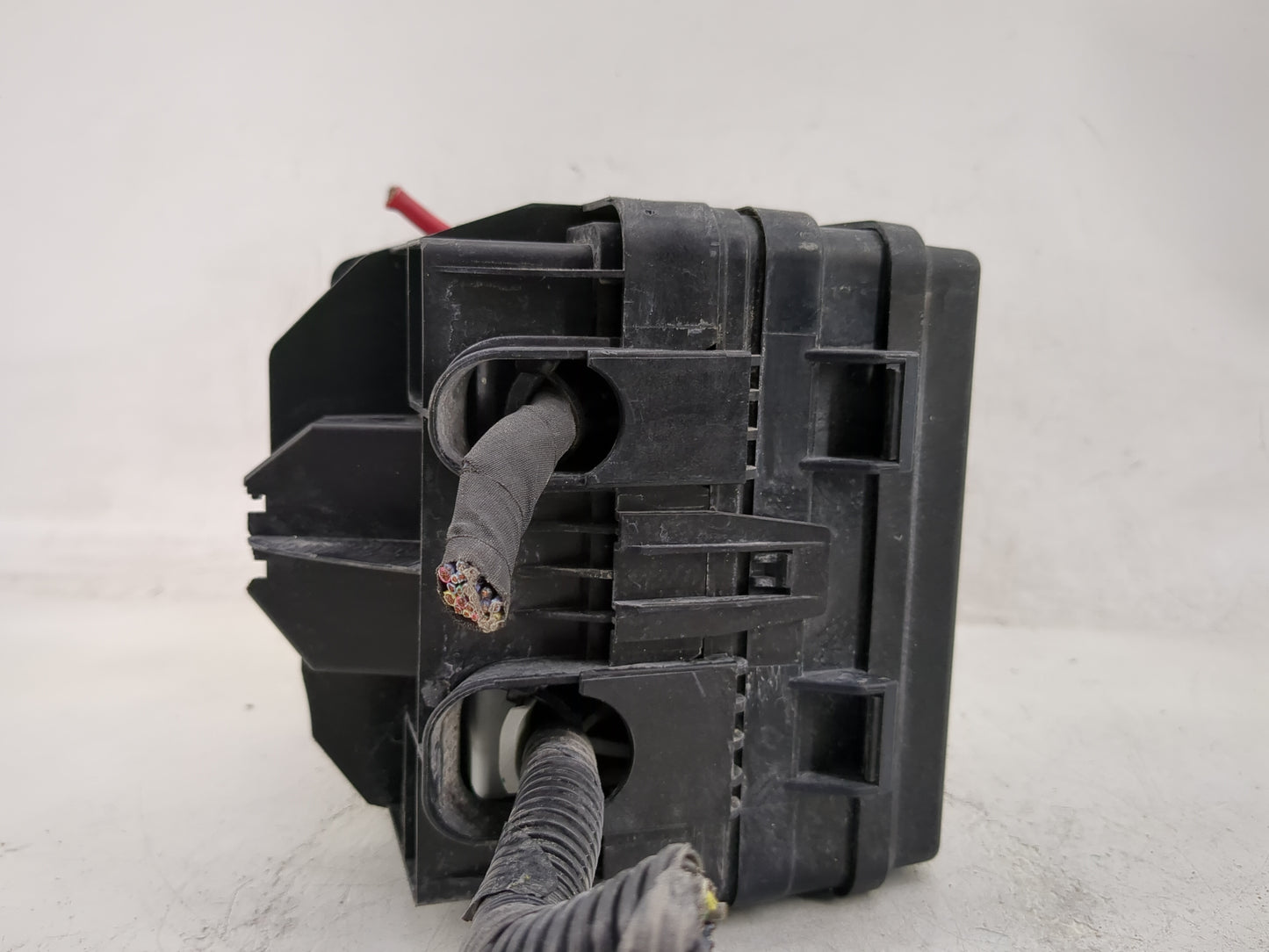 2012-2013 Chevrolet Sonic Fusebox Fuse Box Panel Relay Module P/N:95462804 Fits Fits 2012 2013 OEM Used Auto Parts - Oemused