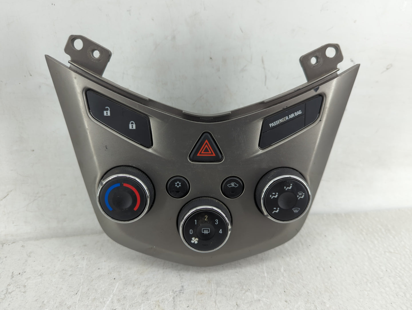 2012 Chevrolet Sonic Climate Control Module Temperature AC/Heater Replacement P/N:95466006 Fits OEM Used Auto Parts - Oemuse