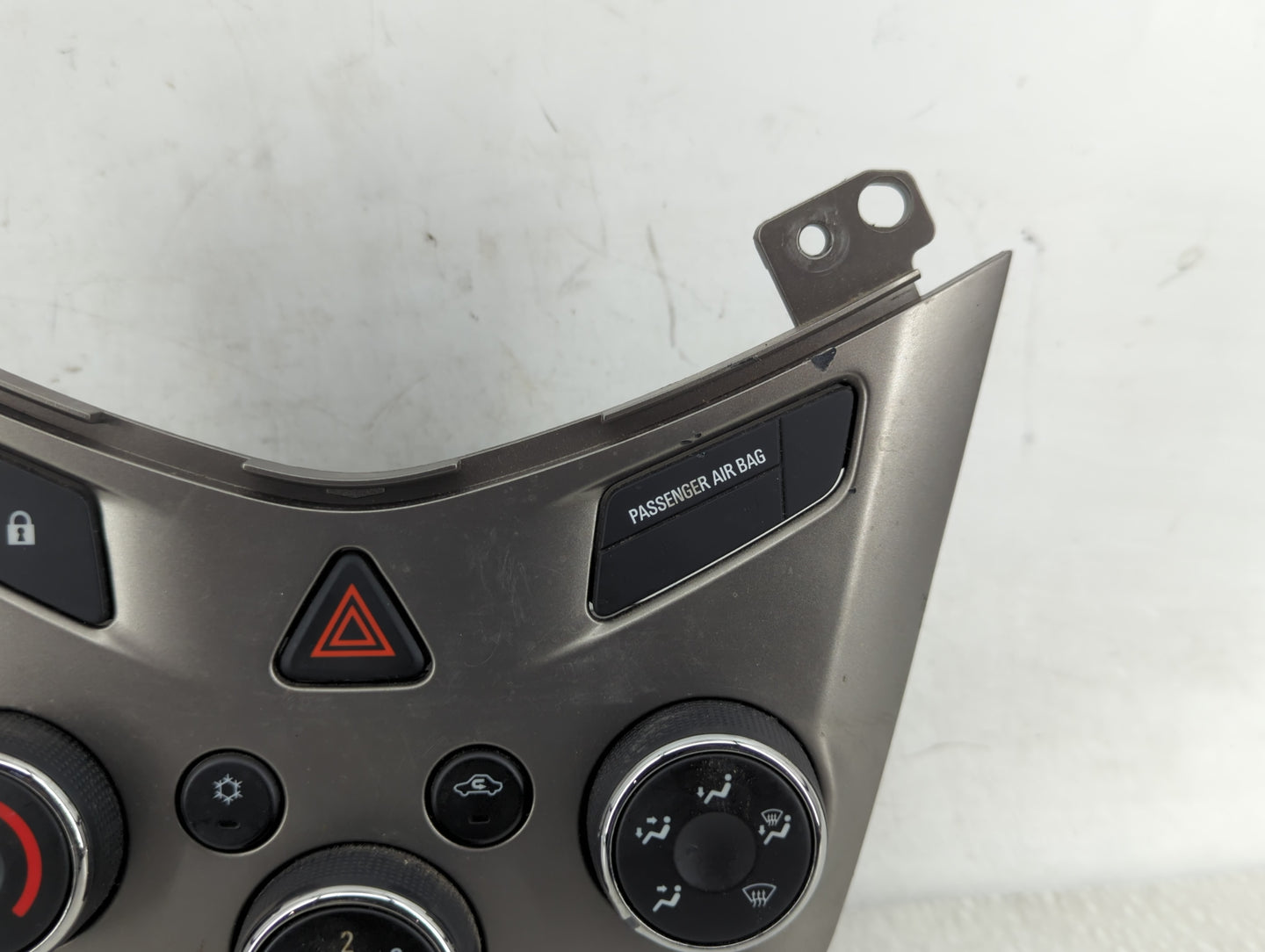 2012 Chevrolet Sonic Climate Control Module Temperature AC/Heater Replacement P/N:95466006 Fits OEM Used Auto Parts - Oemuse