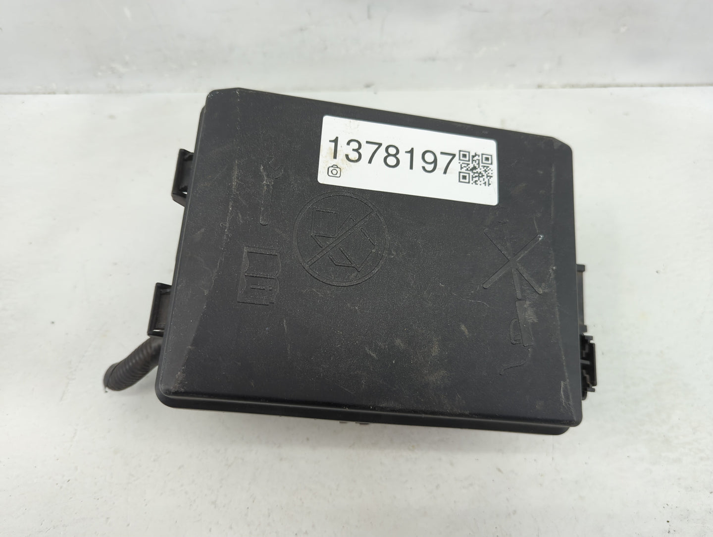 2012-2013 Chevrolet Sonic Fusebox Fuse Box Panel Relay Module P/N:95092974 Fits Fits 2012 2013 OEM Used Auto Parts - Oemused