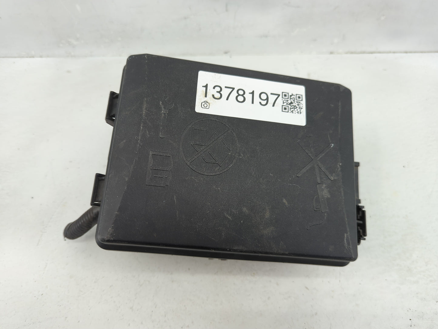 2012-2013 Chevrolet Sonic Fusebox Fuse Box Panel Relay Module P/N:95092974 Fits Fits 2012 2013 OEM Used Auto Parts - Oemused