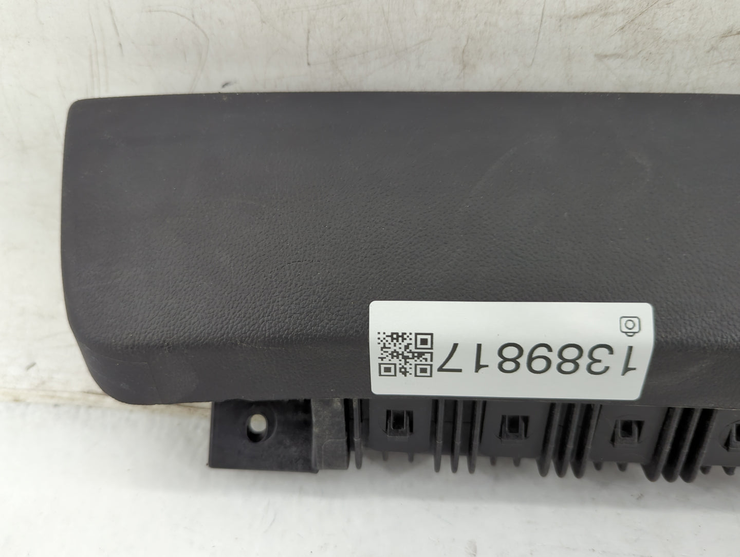 2012-2019 Chevrolet Sonic Air Bag Passenger Right Knee OEM P/N:95934658 Fits Fits 2012 2013 2014 2015 2016 2017 2018 2019 OE