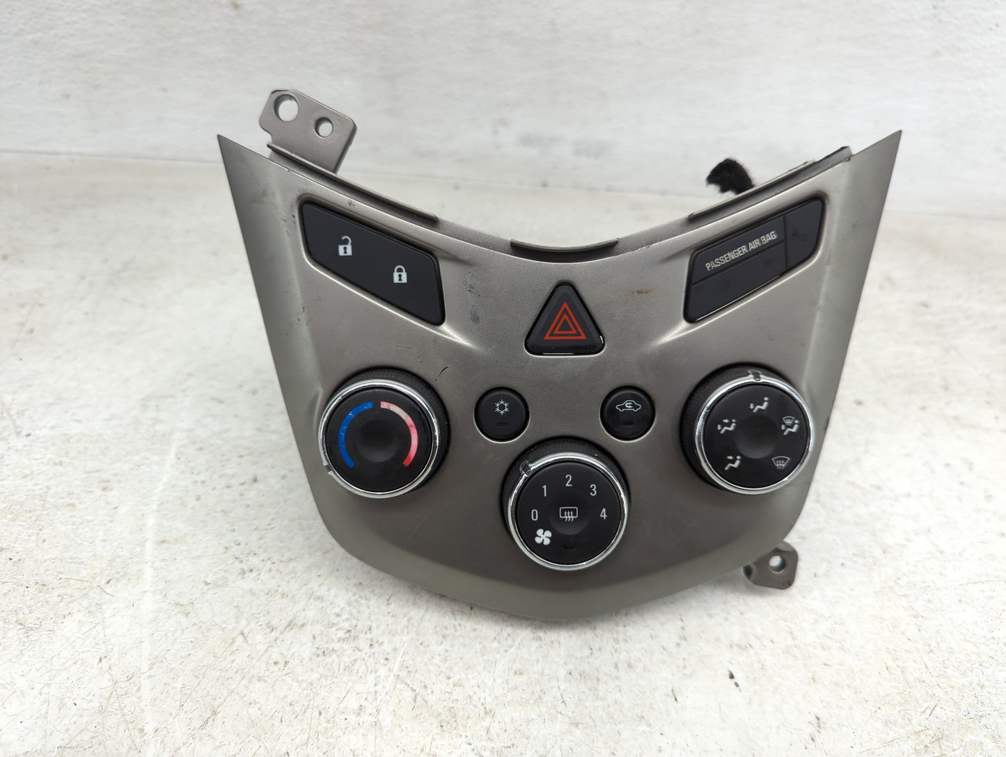 2012 Chevrolet Sonic Climate Control Module Temperature AC/Heater Replacement P/N:95332699 Fits OEM Used Auto Parts - Oemuse