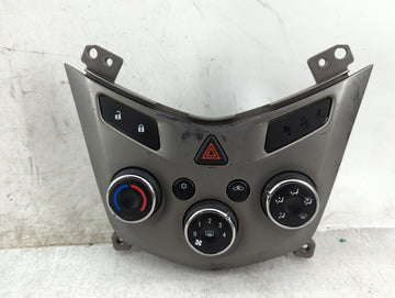 2012 Chevrolet Sonic Climate Control Module Temperature AC/Heater Replacement P/N:95076687 20138668 Fits OEM Used Auto Parts