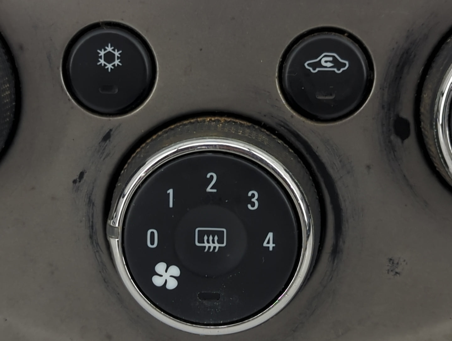 2012 Chevrolet Sonic Climate Control Module Temperature AC/Heater Replacement P/N:95466015 Fits OEM Used Auto Parts - Oemuse