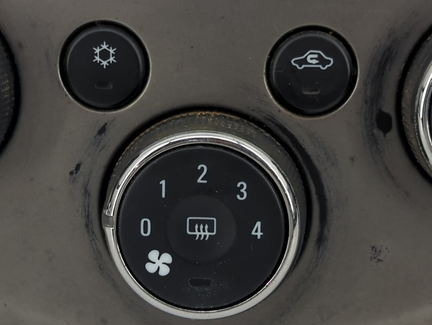 2012 Chevrolet Sonic Climate Control Module Temperature AC/Heater Replacement P/N:95466015 Fits OEM Used Auto Parts - Oemuse