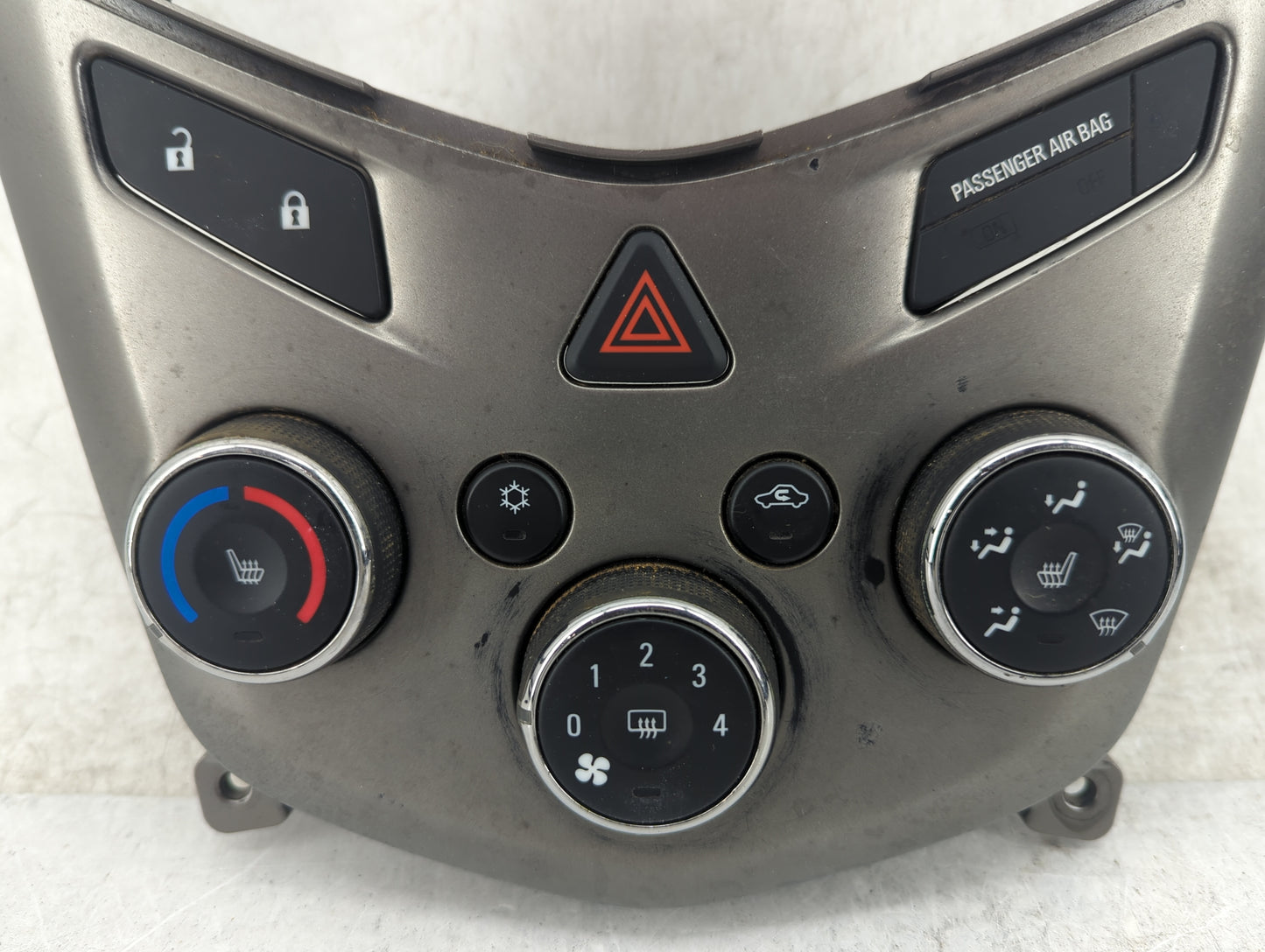 2012 Chevrolet Sonic Climate Control Module Temperature AC/Heater Replacement P/N:95466015 Fits OEM Used Auto Parts - Oemuse