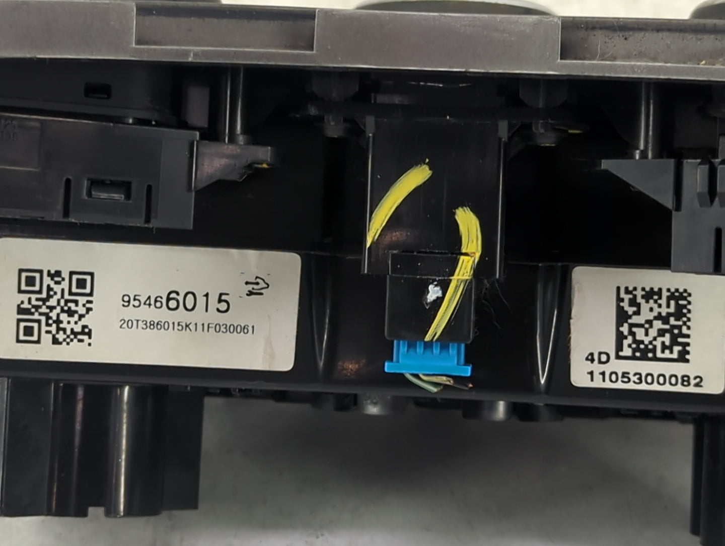 2012 Chevrolet Sonic Climate Control Module Temperature AC/Heater Replacement P/N:95466015 Fits OEM Used Auto Parts - Oemuse
