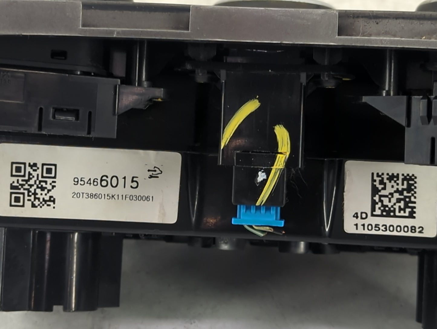 2012 Chevrolet Sonic Climate Control Module Temperature AC/Heater Replacement P/N:95466015 Fits OEM Used Auto Parts - Oemuse