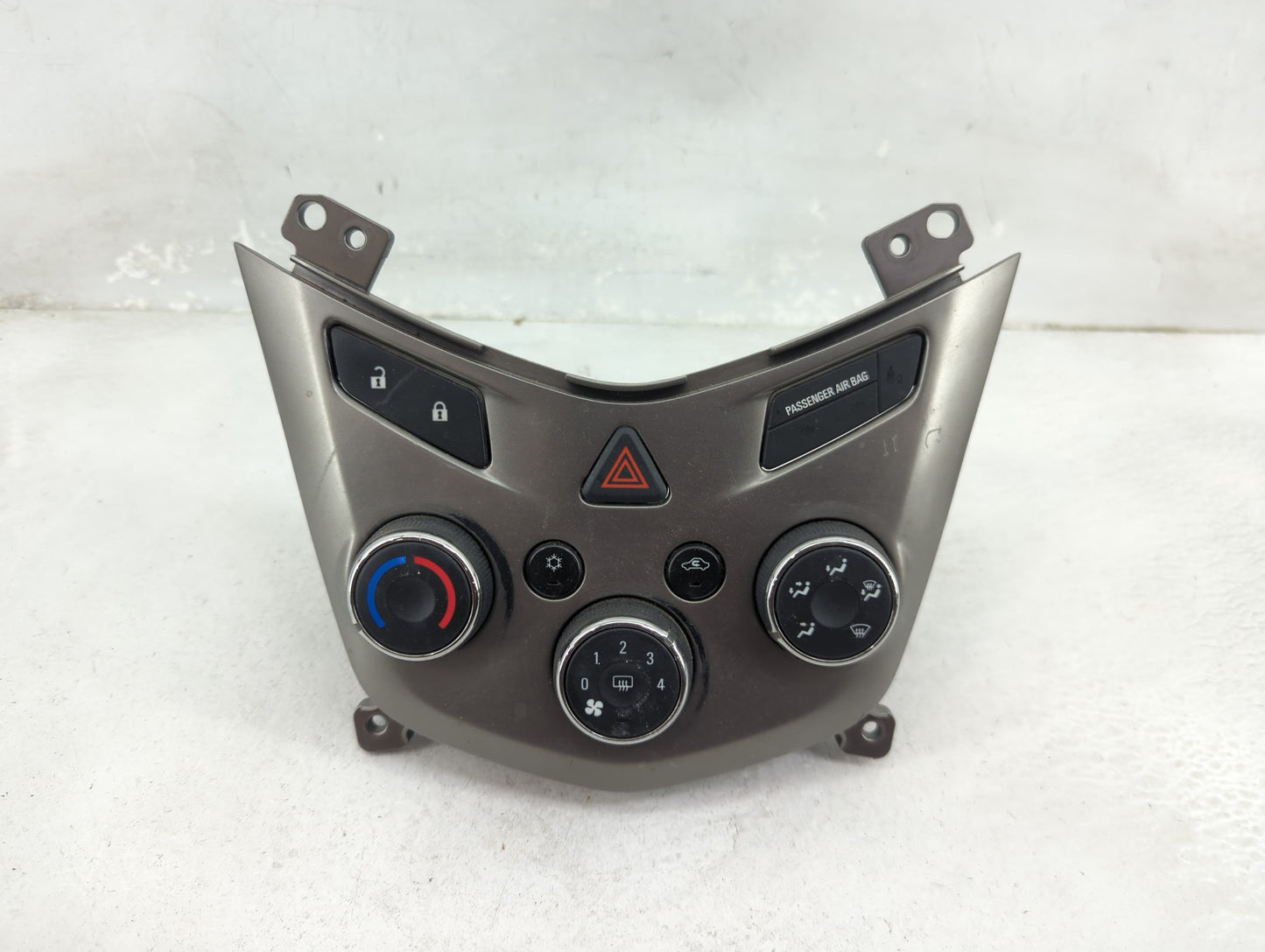 2012 Chevrolet Sonic Climate Control Module Temperature AC/Heater Replacement P/N:95466006 Fits OEM Used Auto Parts - Oemuse