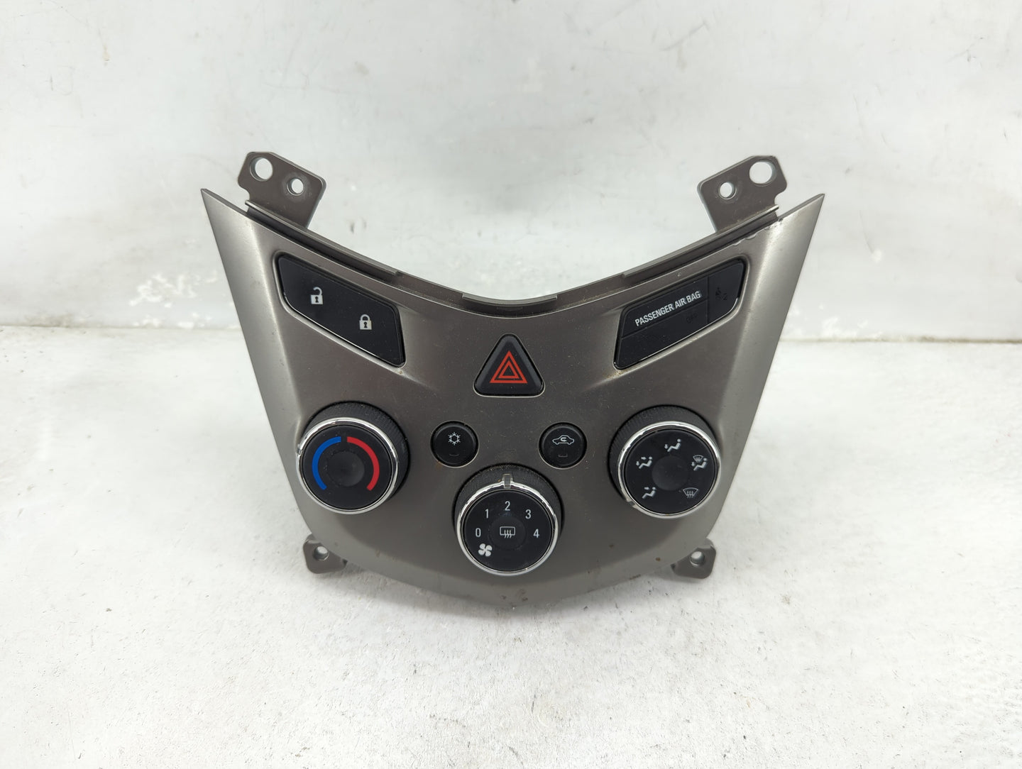 2012 Chevrolet Sonic Climate Control Module Temperature AC/Heater Replacement P/N:95076687 Fits OEM Used Auto Parts - Oemuse