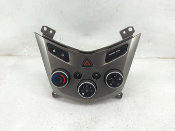 2012 Chevrolet Sonic Climate Control Module Temperature AC/Heater Replacement P/N:95076687 Fits OEM Used Auto Parts - Oemuse