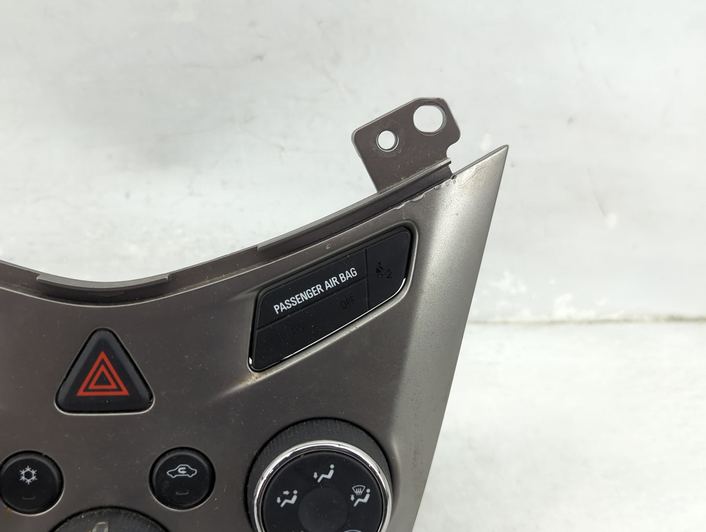 2012 Chevrolet Sonic Climate Control Module Temperature AC/Heater Replacement P/N:95076687 Fits OEM Used Auto Parts - Oemuse