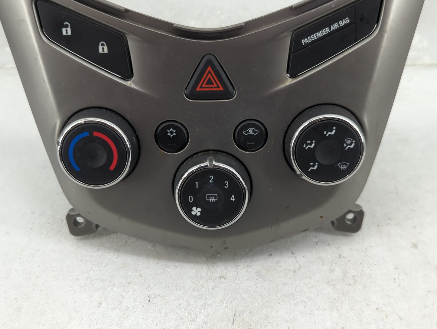 2012 Chevrolet Sonic Climate Control Module Temperature AC/Heater Replacement P/N:95076687 Fits OEM Used Auto Parts - Oemuse