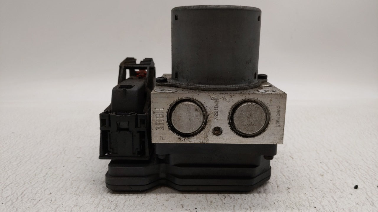 2012-2013 Chevrolet Sonic ABS Pump Control Module Replacement P/N:95173880 95104537 Fits Fits 2012 2013 OEM Used Auto Parts 