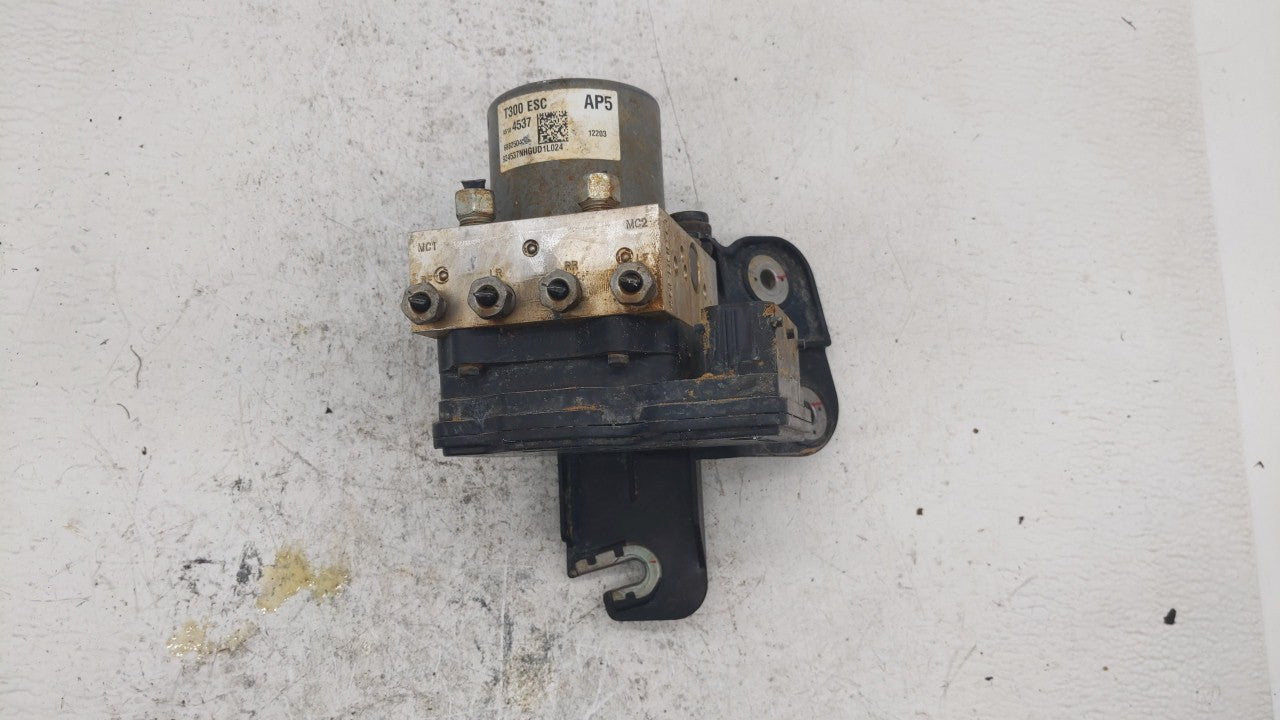 2012-2013 Chevrolet Sonic ABS Pump Control Module Replacement P/N:95173880 95104537 Fits Fits 2012 2013 OEM Used Auto Parts 