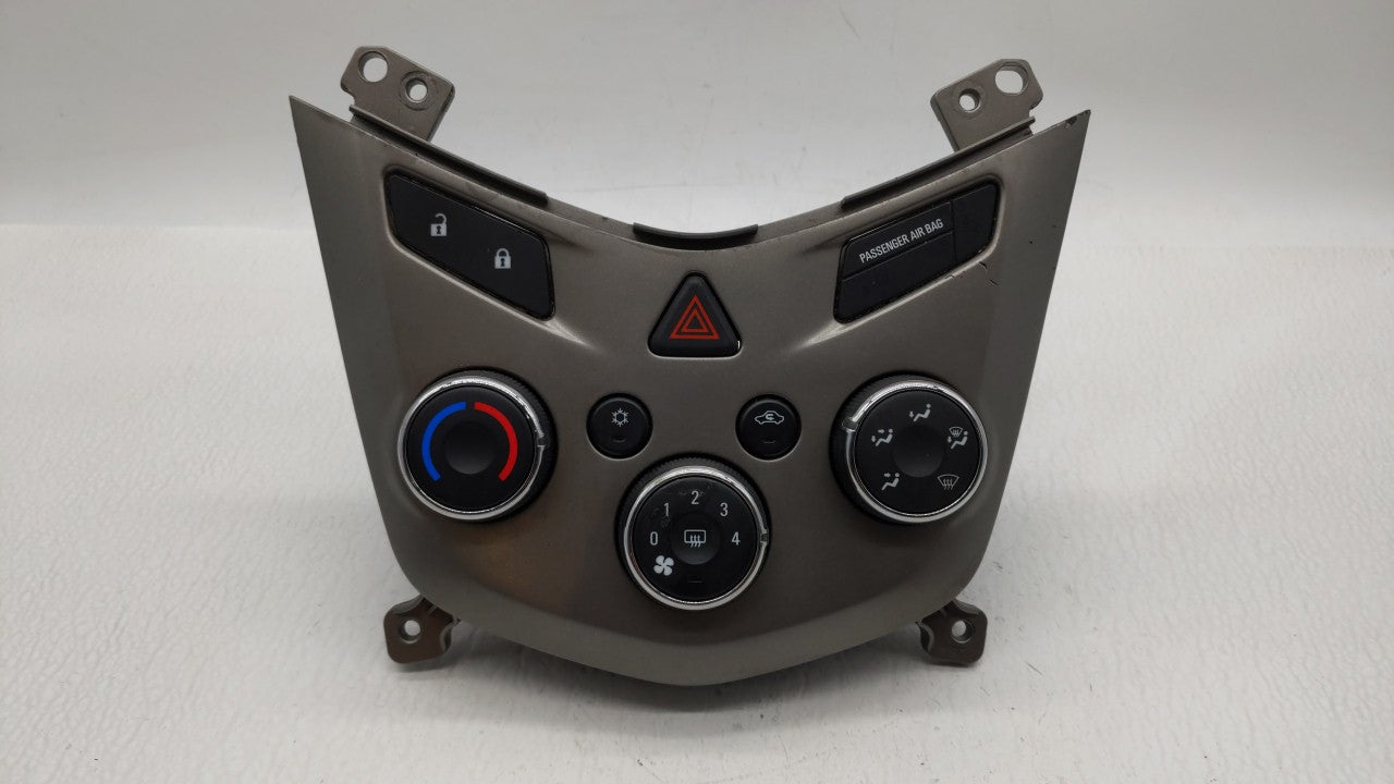 2012 Chevrolet Sonic Climate Control Module Temperature AC/Heater Replacement P/N:95466006 95076687 Fits OEM Used Auto Parts