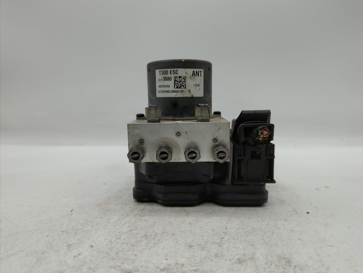 2012-2013 Chevrolet Sonic ABS Pump Control Module Replacement P/N:95173880 95104537 Fits Fits 2012 2013 OEM Used Auto Parts 