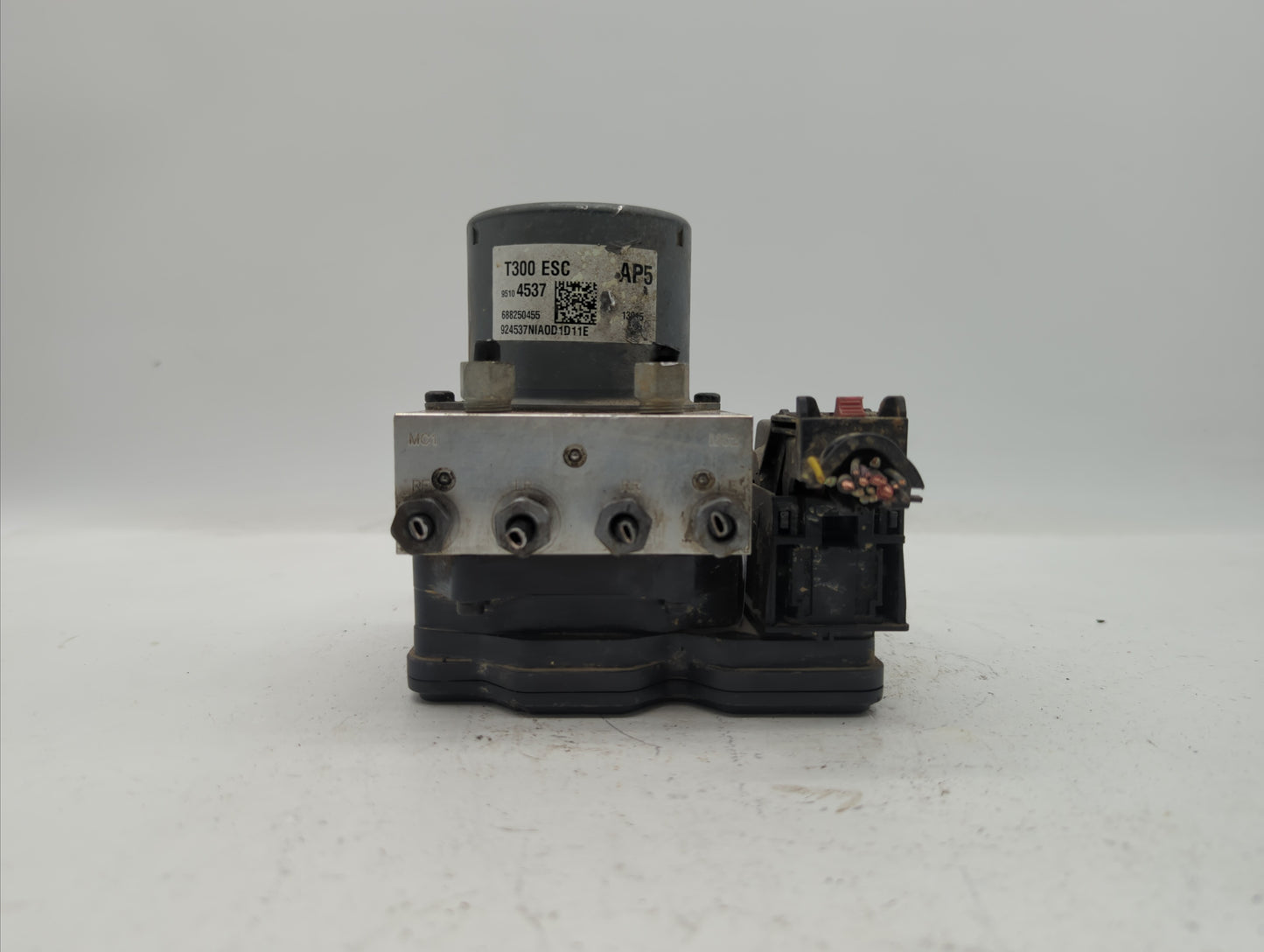 2012-2013 Chevrolet Sonic ABS Pump Control Module Replacement P/N:95173880 95104537 Fits Fits 2012 2013 OEM Used Auto Parts 