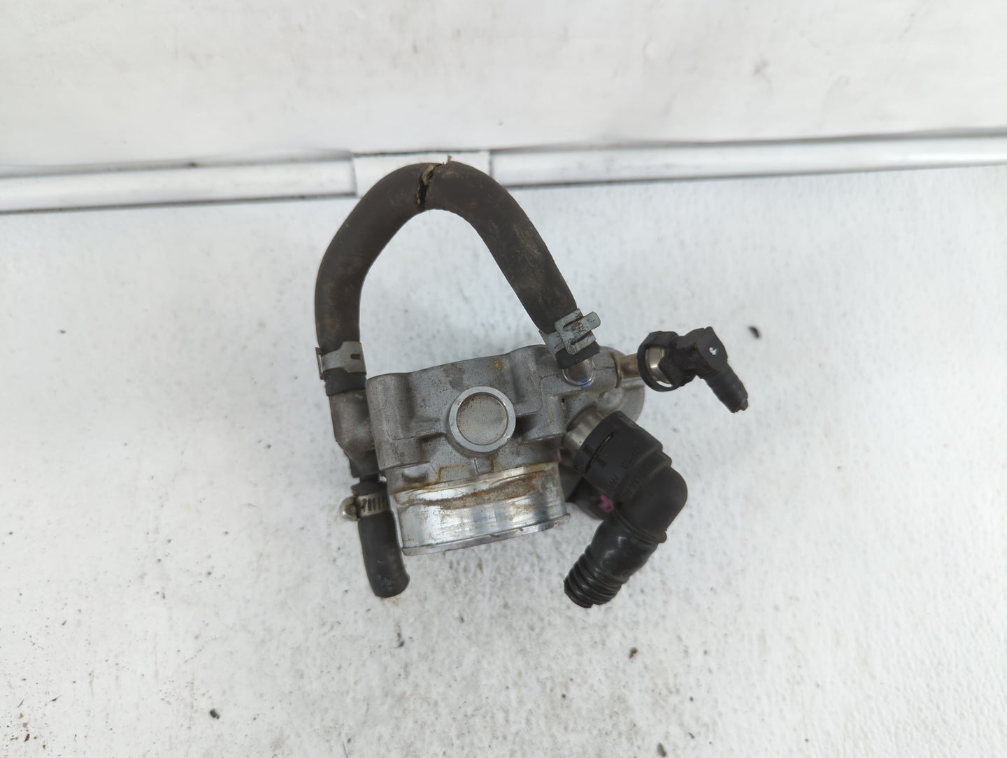 2012-2018 Chevrolet Sonic Throttle Body P/N:55577375 55561495 Fits Fits 2009 2010 2011 2012 2013 2014 2015 2016 2017 2018 OE
