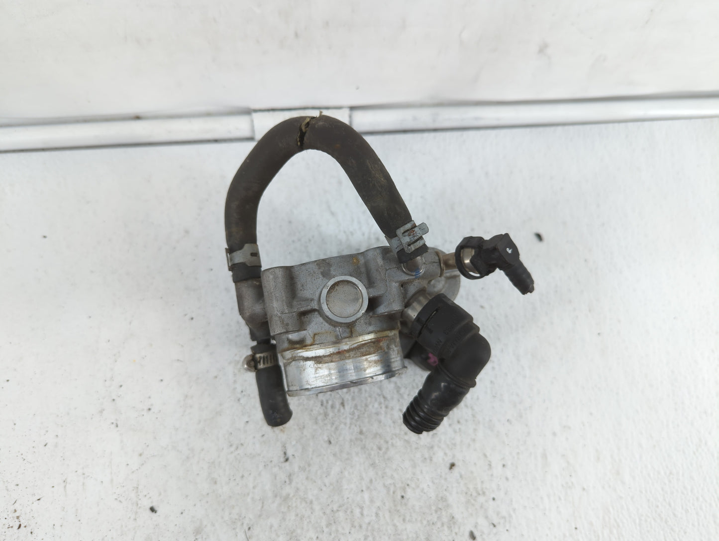 2012-2018 Chevrolet Sonic Throttle Body P/N:55577375 55561495 Fits Fits 2009 2010 2011 2012 2013 2014 2015 2016 2017 2018 OE