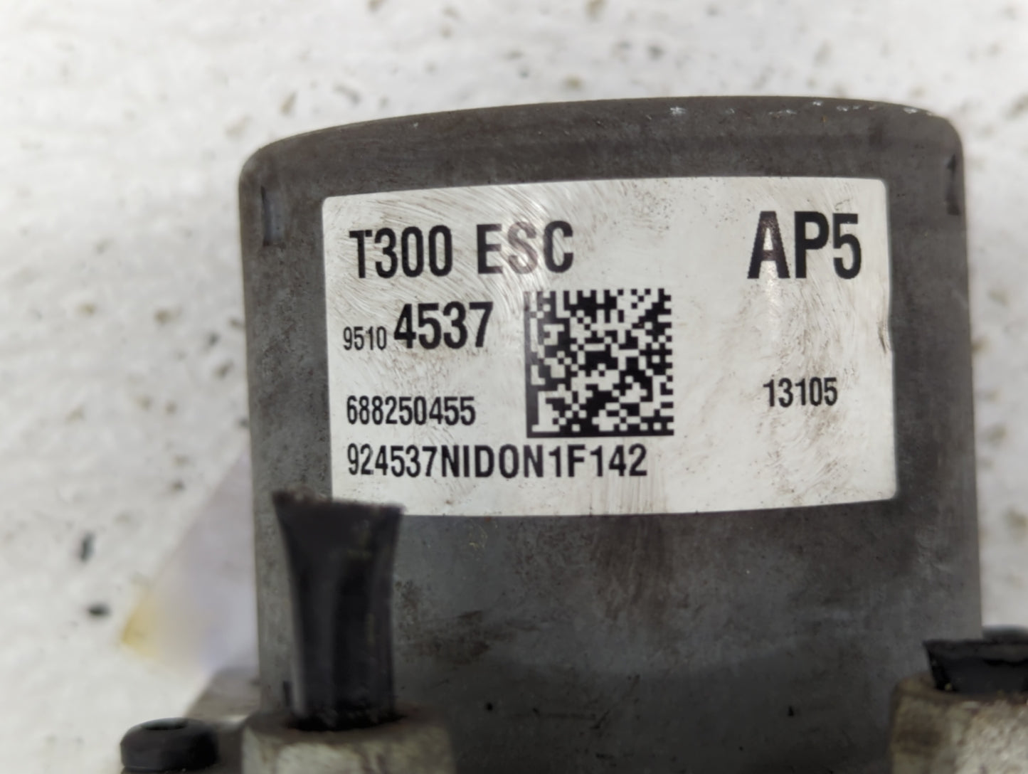 2012-2013 Chevrolet Sonic ABS Pump Control Module Replacement P/N:95173880 95104537 Fits Fits 2012 2013 OEM Used Auto Parts 