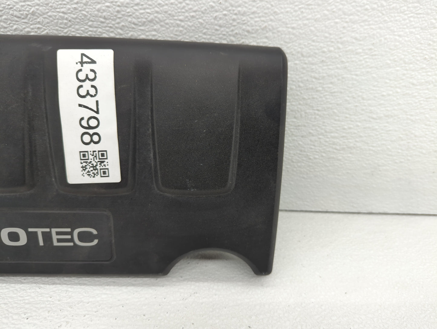2012 Chevrolet Sonic Engine Cover - Oemusedautoparts1.com