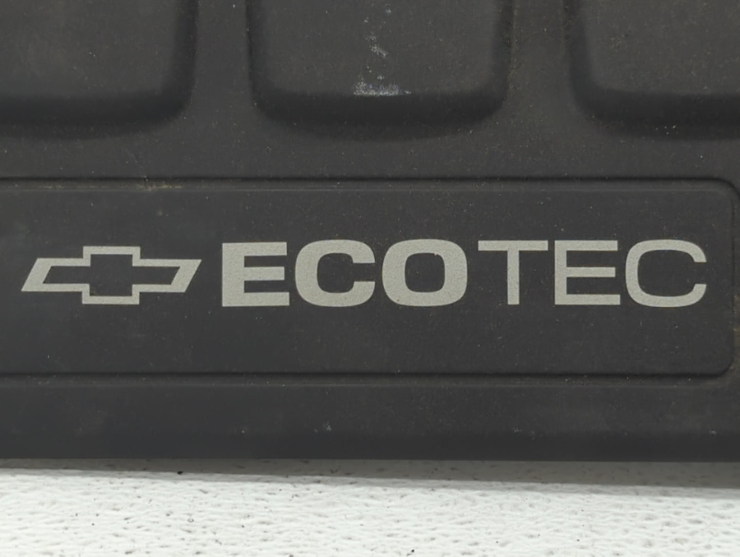 2012 Chevrolet Sonic Engine Cover - Oemusedautoparts1.com