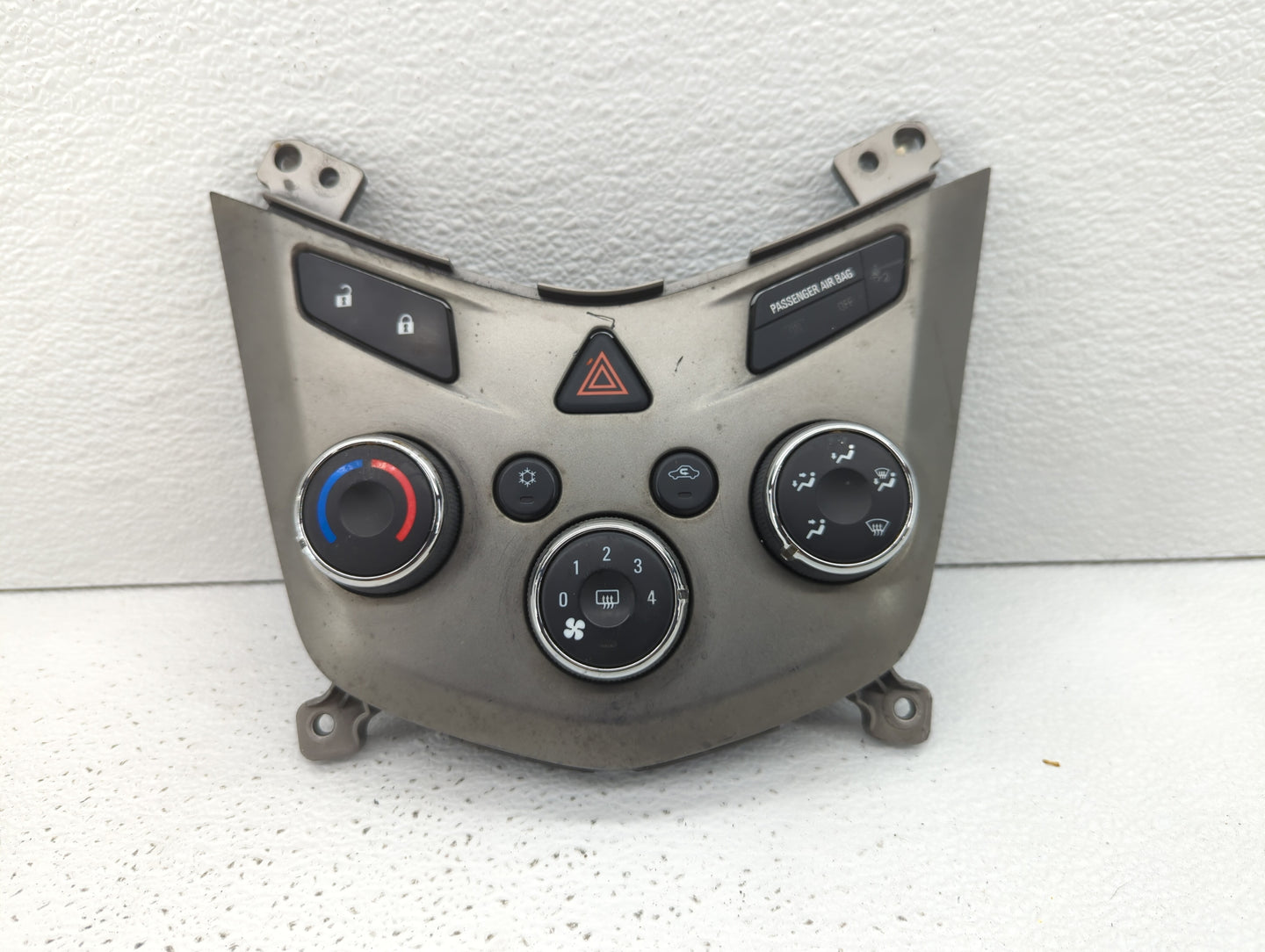 2012 Chevrolet Sonic Climate Control Module Temperature AC/Heater Replacement P/N:95076687 95189629, 95466006 Fits OEM Used 