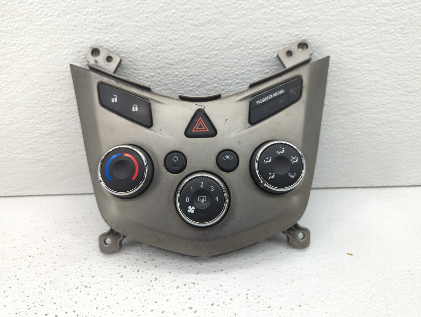 2012 Chevrolet Sonic Climate Control Module Temperature AC/Heater Replacement P/N:95076687 95189629, 95466006 Fits OEM Used 