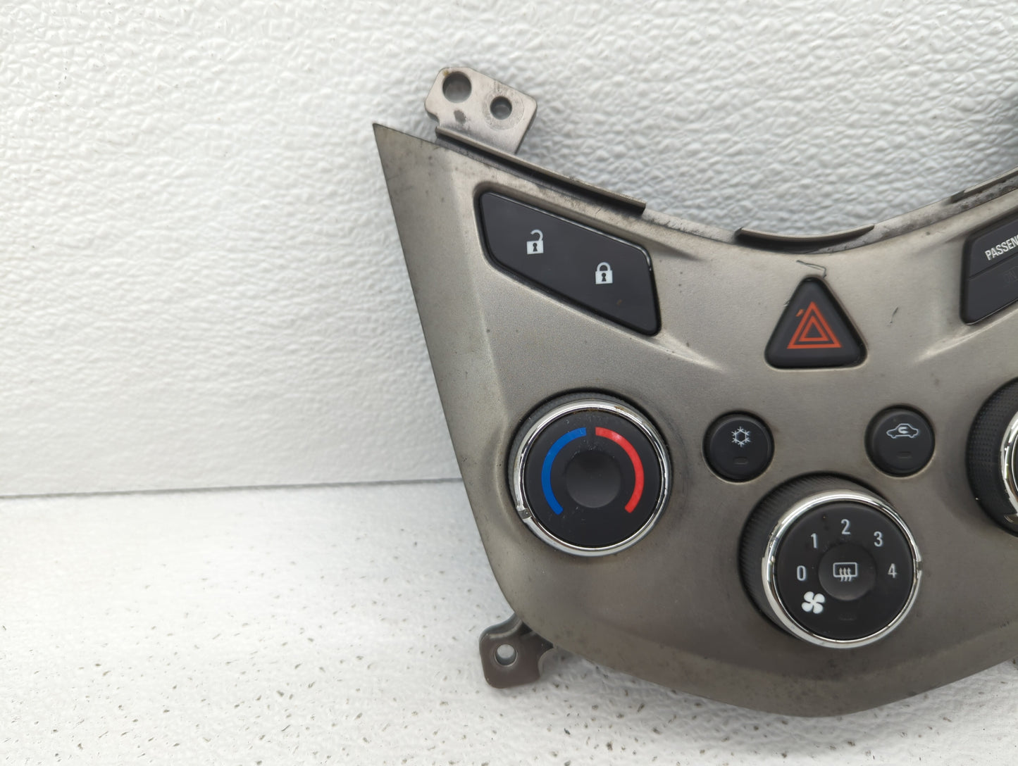 2012 Chevrolet Sonic Climate Control Module Temperature AC/Heater Replacement P/N:95076687 95189629, 95466006 Fits OEM Used 