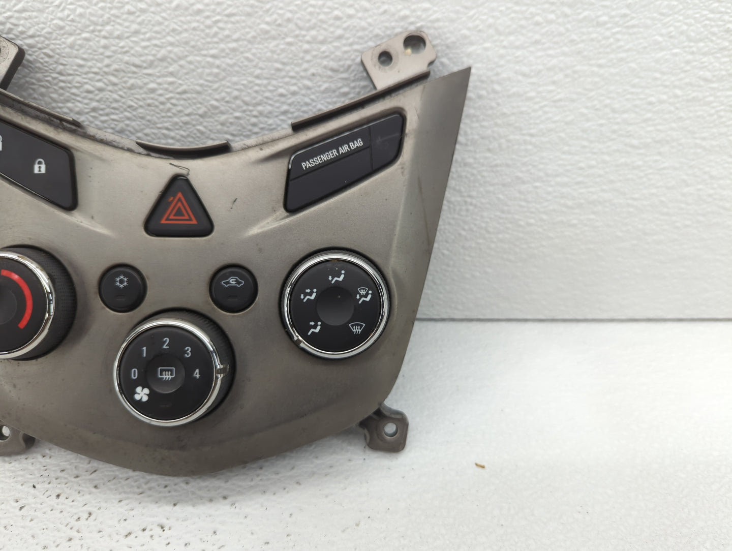 2012 Chevrolet Sonic Climate Control Module Temperature AC/Heater Replacement P/N:95076687 95189629, 95466006 Fits OEM Used 
