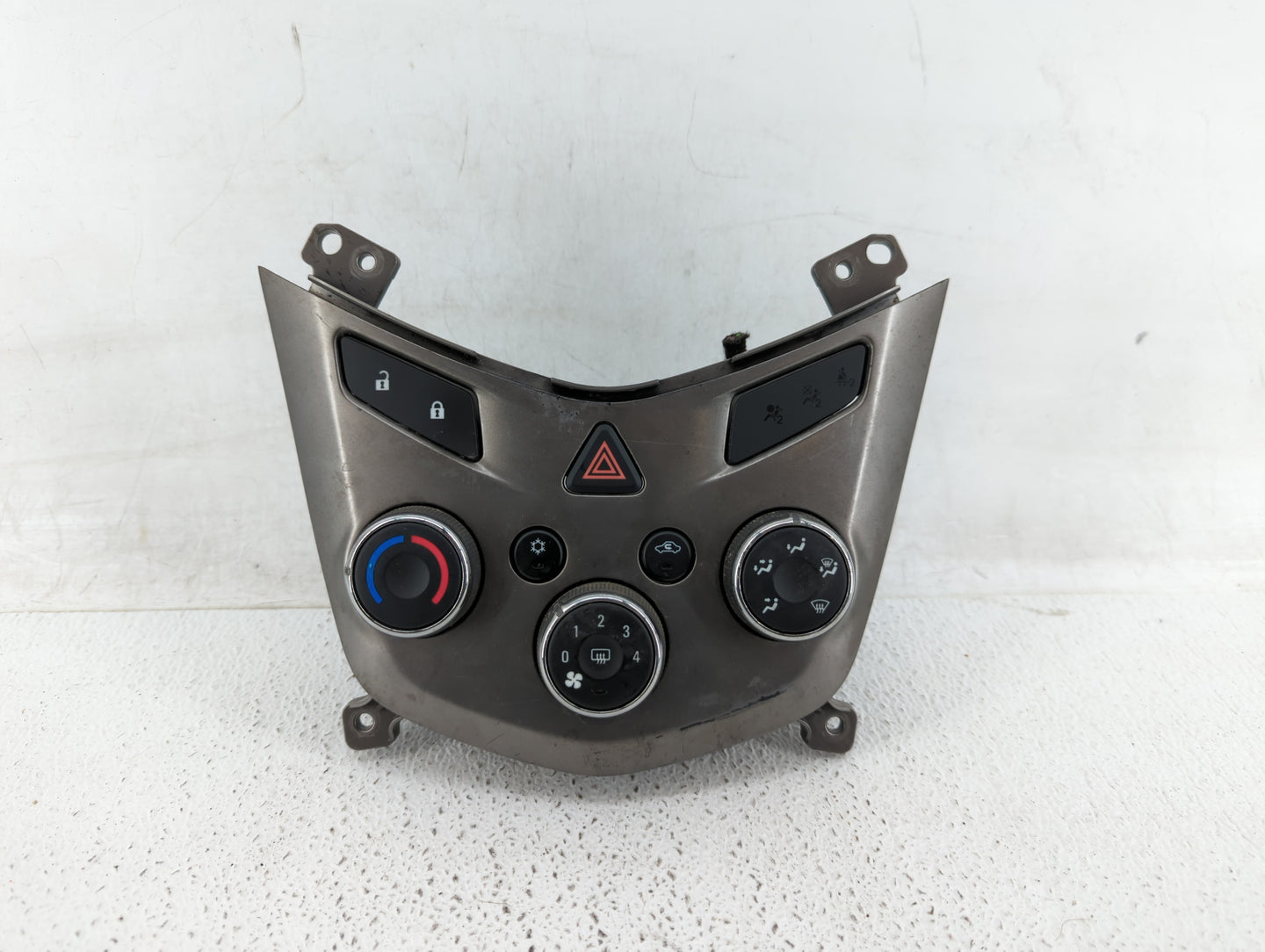 2012 Chevrolet Sonic Climate Control Module Temperature AC/Heater Replacement P/N:95076687 95189629, 95466006 Fits OEM Used 