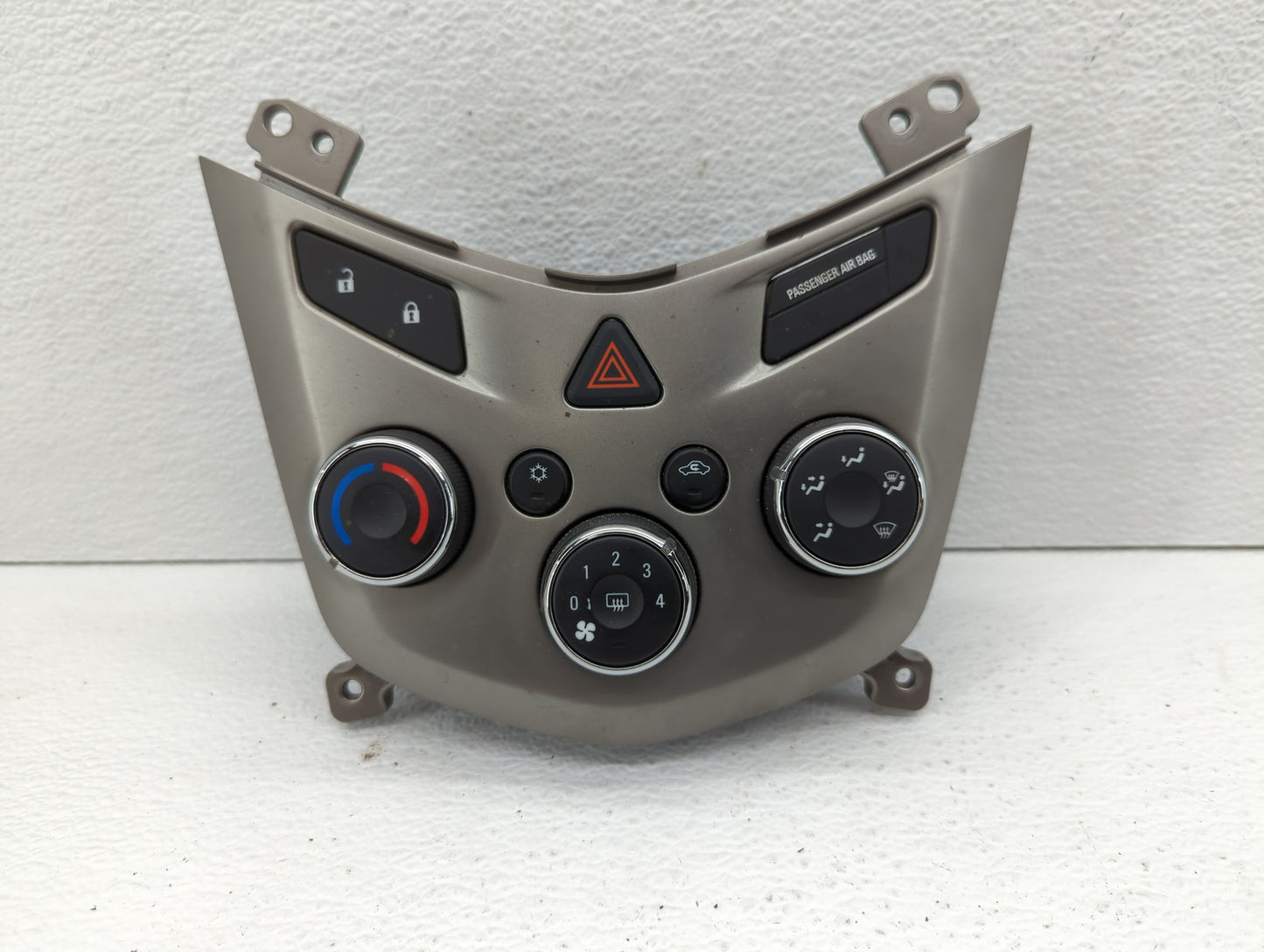 2012 Chevrolet Sonic Climate Control Module Temperature AC/Heater Replacement P/N:95076687 95189629, 95466006 Fits OEM Used 
