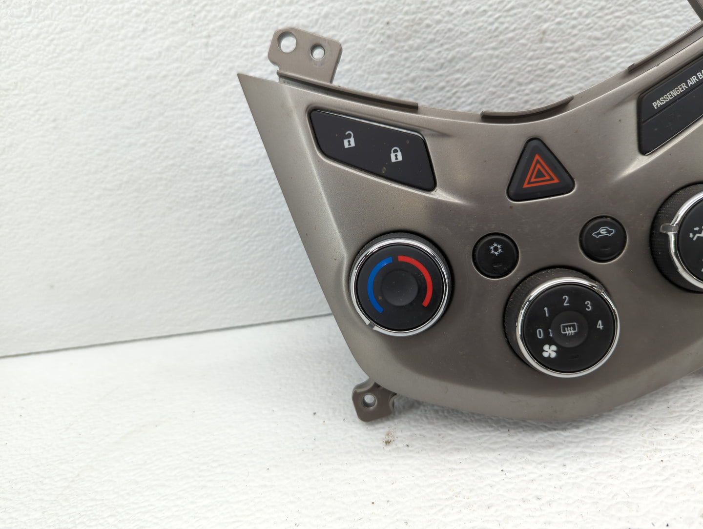 2012 Chevrolet Sonic Climate Control Module Temperature AC/Heater Replacement P/N:95076687 95189629, 95466006 Fits OEM Used 