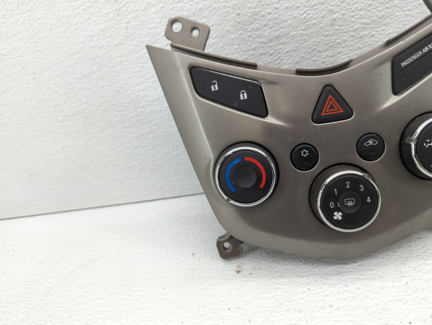 2012 Chevrolet Sonic Climate Control Module Temperature AC/Heater Replacement P/N:95076687 95189629, 95466006 Fits OEM Used 