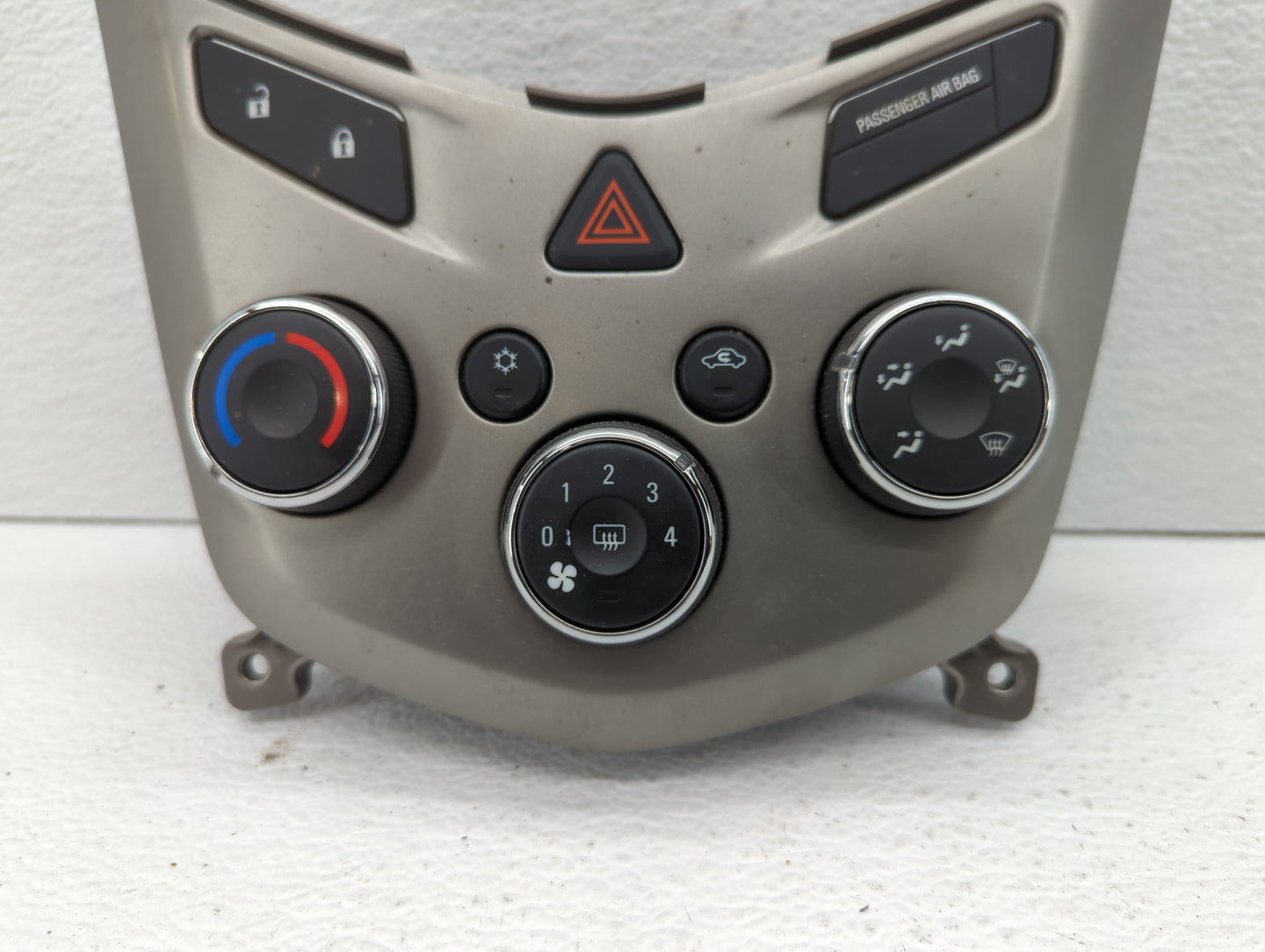 2012 Chevrolet Sonic Climate Control Module Temperature AC/Heater Replacement P/N:95076687 95189629, 95466006 Fits OEM Used 