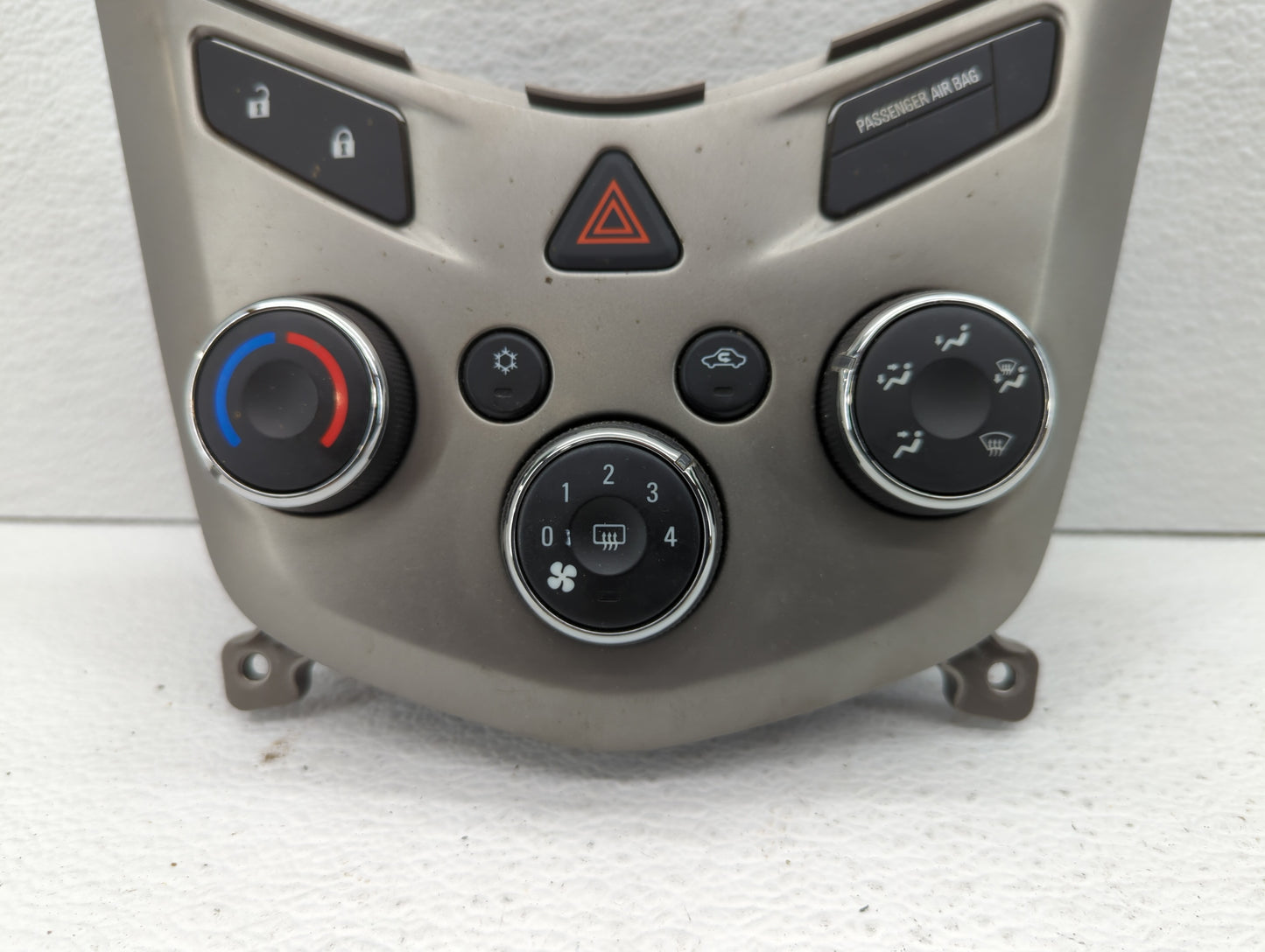 2012 Chevrolet Sonic Climate Control Module Temperature AC/Heater Replacement P/N:95076687 95189629, 95466006 Fits OEM Used 