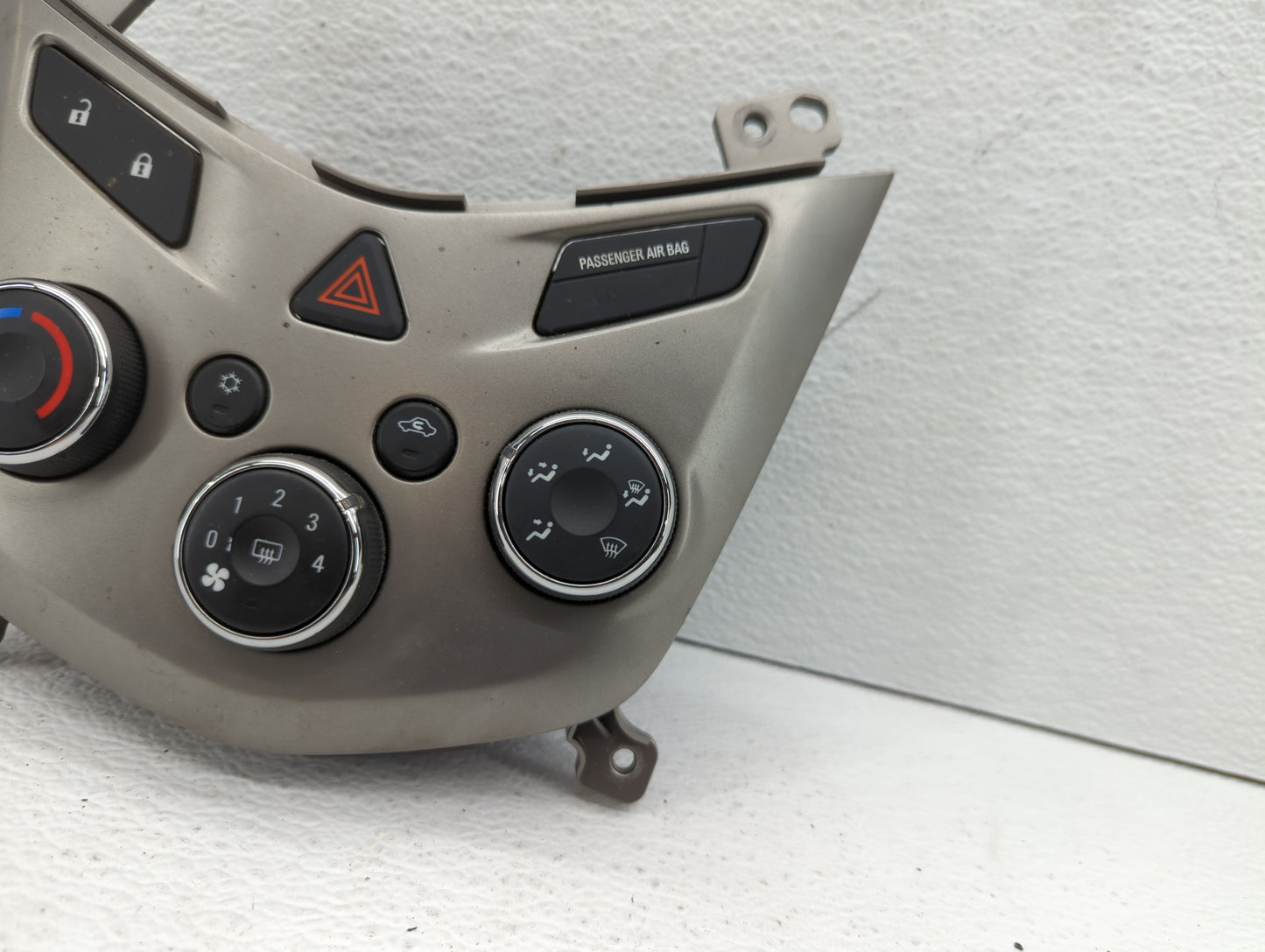 2012 Chevrolet Sonic Climate Control Module Temperature AC/Heater Replacement P/N:95076687 95189629, 95466006 Fits OEM Used 