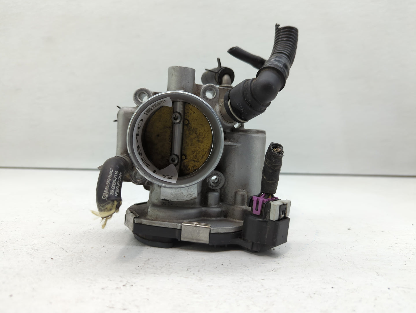 2012-2018 Chevrolet Sonic Throttle Body P/N:55 577 375 Fits Fits 2009 2010 2011 2012 2013 2014 2015 2016 2017 2018 OEM Used 