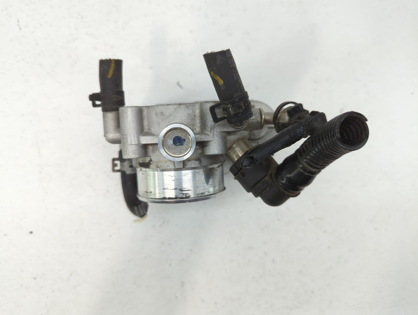 2012-2018 Chevrolet Sonic Throttle Body P/N:55 577 375 Fits Fits 2009 2010 2011 2012 2013 2014 2015 2016 2017 2018 OEM Used 