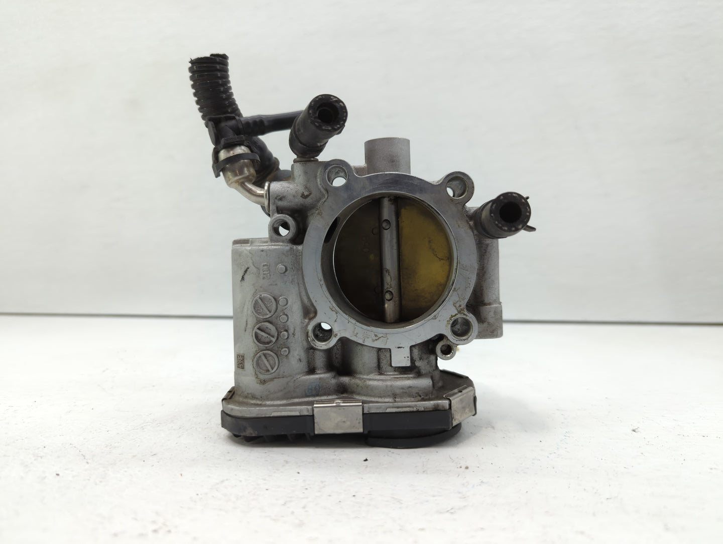 2012-2018 Chevrolet Sonic Throttle Body P/N:55 577 375 Fits Fits 2009 2010 2011 2012 2013 2014 2015 2016 2017 2018 OEM Used 