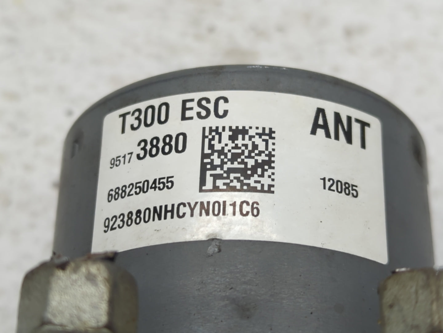 2012-2013 Chevrolet Sonic ABS Pump Control Module Replacement P/N:95173880 Fits Fits 2012 2013 OEM Used Auto Parts - Oemused